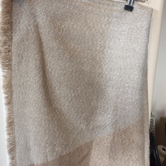 Urban Outfitters large blanket scarf - Picture 4 of 4
